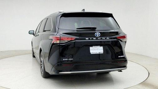 2025 Toyota Sienna Platinum
