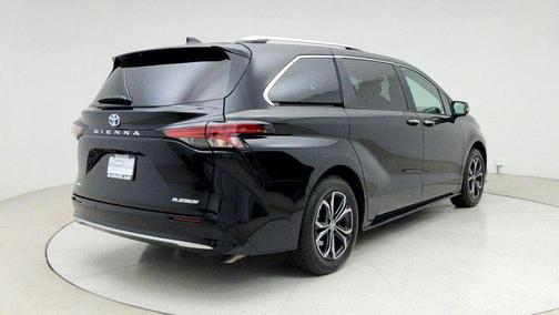 2025 Toyota Sienna Platinum