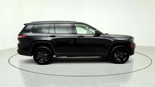 Diamond Black Crystal Pearlcoat 2023 Jeep Grand Cherokee L Altitude