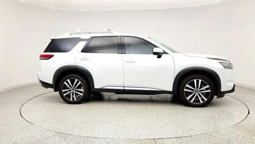 2025 Nissan Pathfinder Platinum 4WD