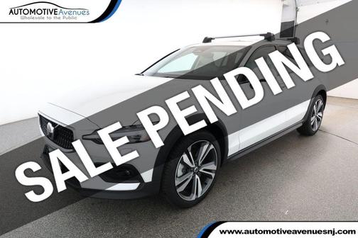 2025 Volvo V60 Cross Country B5 Plus