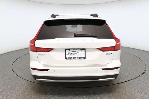 2025 Volvo V60 Cross Country B5 Plus