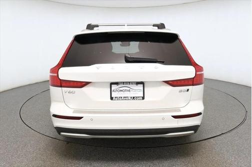 2025 Volvo V60 Cross Country B5 Plus