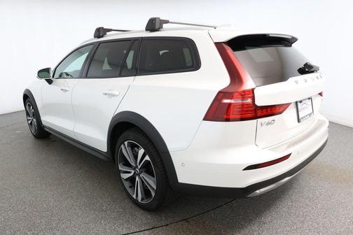 2025 Volvo V60 Cross Country B5 Plus