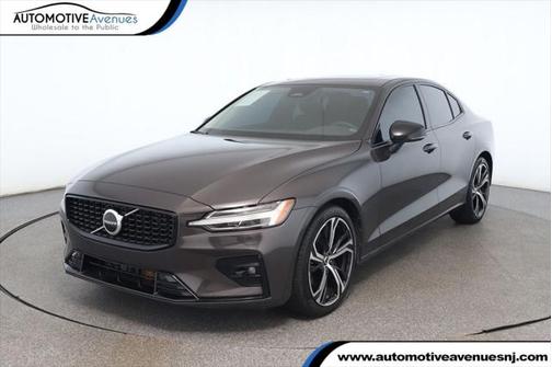 2024 Volvo S60 B5 Core Dark Theme