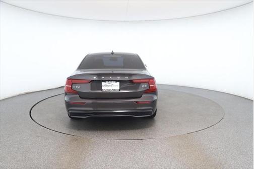 2024 Volvo S60 B5 Core Dark Theme