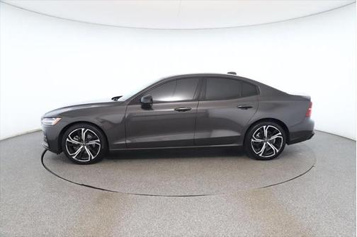 2024 Volvo S60 B5 Core Dark Theme