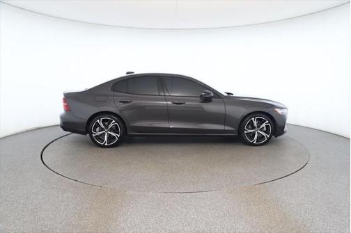2024 Volvo S60 B5 Core Dark Theme