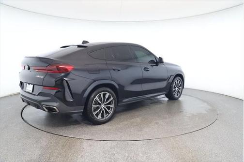 2022 BMW X6 M50i