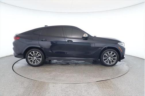 2022 BMW X6 M50i