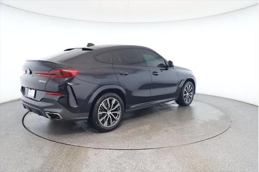 2022 BMW X6 M50i
