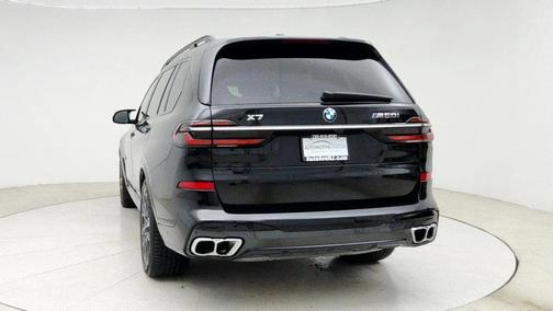 2023 BMW X7 M60i