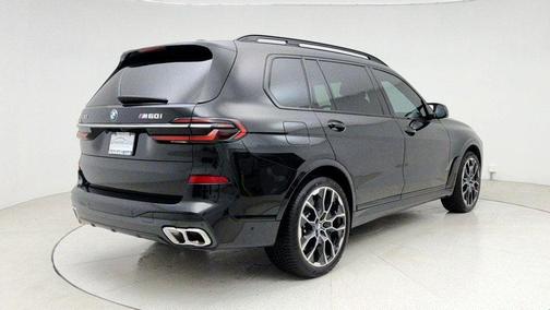 2023 BMW X7 M60i