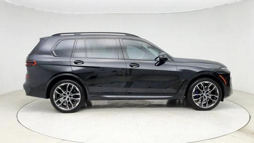 2023 BMW X7 M60i