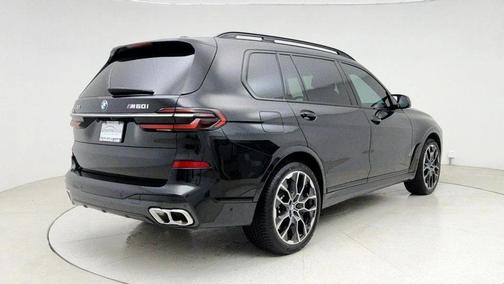 2023 BMW X7 M60i