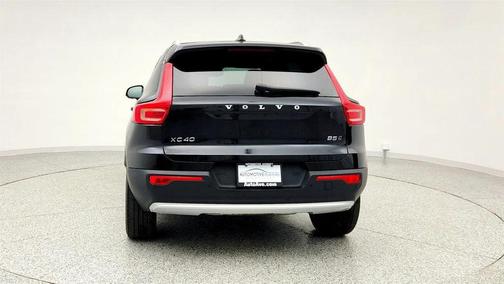 2024 Volvo XC40 B5 Plus Bright Theme