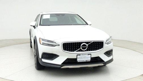 Crystal White Pearl Metallic 2020 Volvo V60 Cross Country T5