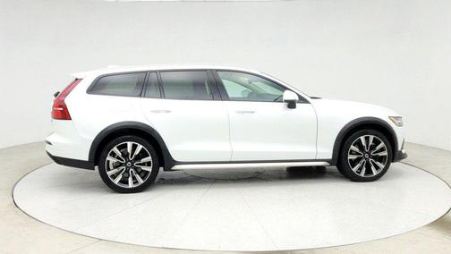 Crystal White Pearl Metallic 2020 Volvo V60 Cross Country T5