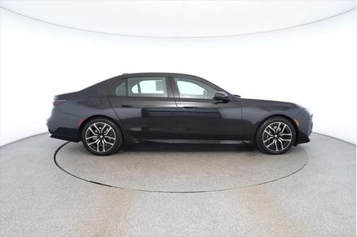 2024 BMW 740 i