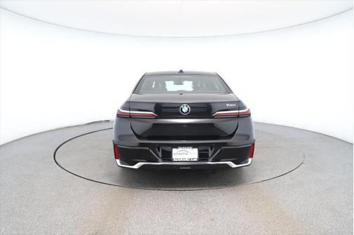 2024 BMW 740 i