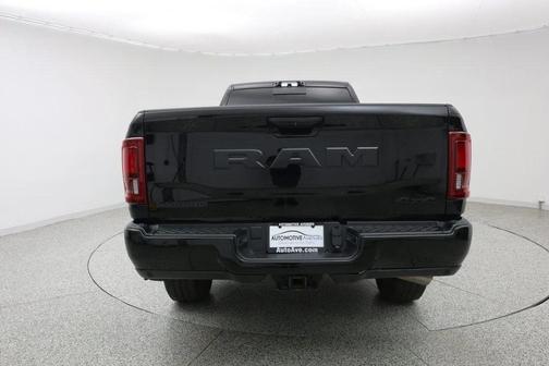 Diamond Black Crystal Pearlcoat 2025 RAM 3500 Laramie Crew Cab 4x4 8' Box