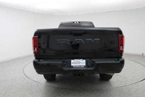 Diamond Black Crystal Pearlcoat 2025 RAM 3500 Laramie Crew Cab 4x4 8' Box
