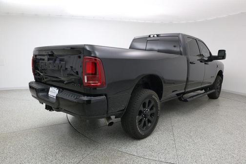 Diamond Black Crystal Pearlcoat 2025 RAM 3500 Laramie Crew Cab 4x4 8' Box