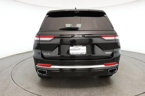 2023 Jeep Grand Cherokee Summit