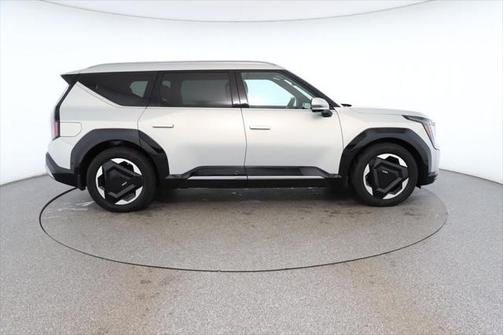 2024 Kia EV9 Land