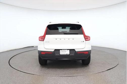 2024 Volvo XC40 B5 Plus Dark Theme