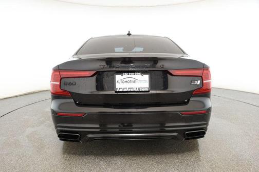 2022 Volvo S60 Recharge Plug-In Hybrid T8 R-Design