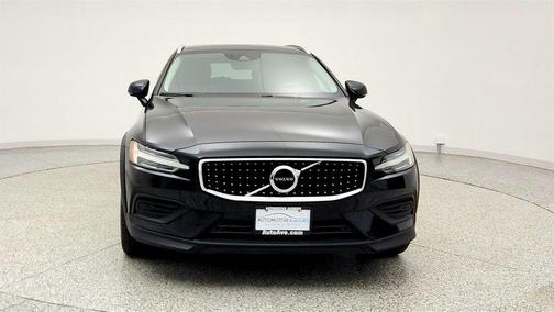 Onyx Black Metallic 2020 Volvo V60 Cross Country T5