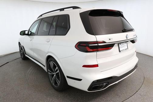 2023 BMW X7 M60i