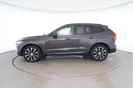 2023 Volvo XC60 B5 Plus Dark Theme