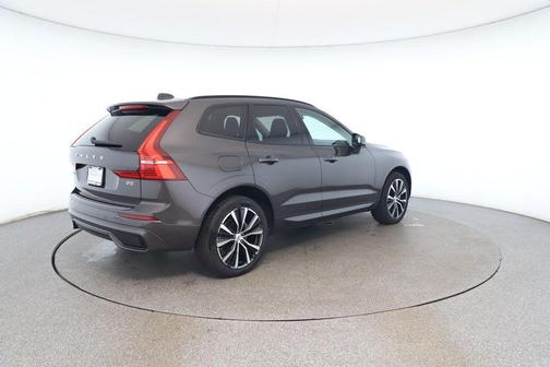 2023 Volvo XC60 B5 Plus Dark Theme