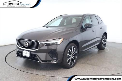 2023 Volvo XC60 B5 Plus Dark Theme