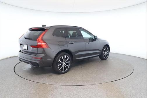 2023 Volvo XC60 B5 Plus Dark Theme