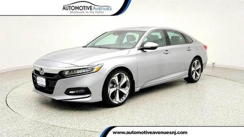 Lunar Silver Metallic 2018 Honda Accord Touring 2.0T