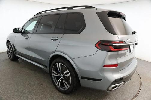 2025 BMW X7 M60i
