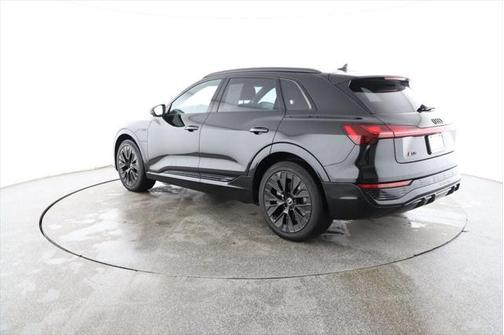2024 Audi Q8 e-tron Prestige