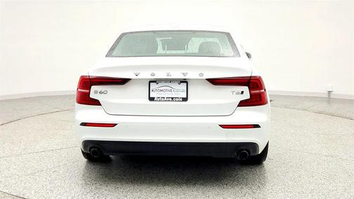 2021 Volvo S60 T6 Momentum