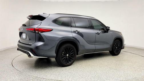 Magnetic Gray Metallic 2023 Toyota Highlander XSE