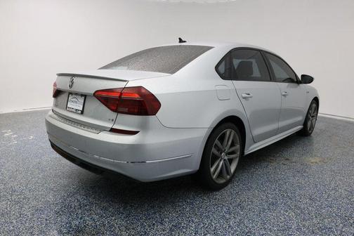 2018 Volkswagen Passat 2.0T R-Line