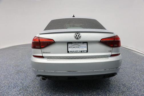 2018 Volkswagen Passat 2.0T R-Line