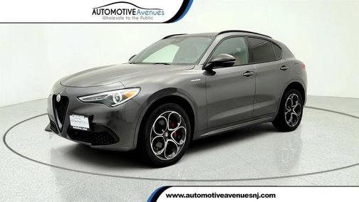 Vesuvio Gray Metallic 2022 Alfa Romeo Stelvio Ti