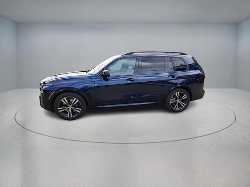 2025 BMW X7 M60i