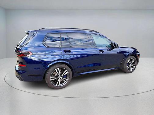 2025 BMW X7 M60i