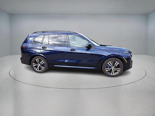 2025 BMW X7 M60i