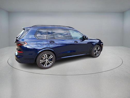 2025 BMW X7 M60i