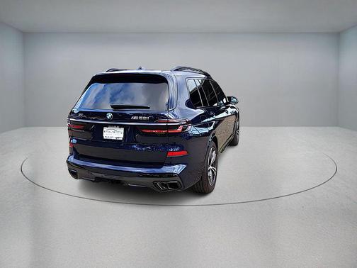 2025 BMW X7 M60i